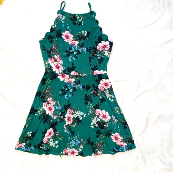 A. Byer Dresses & Skirts - A. BYER  NWOT Green Floral Scalloped Fit & Flare Dress size Jr Large